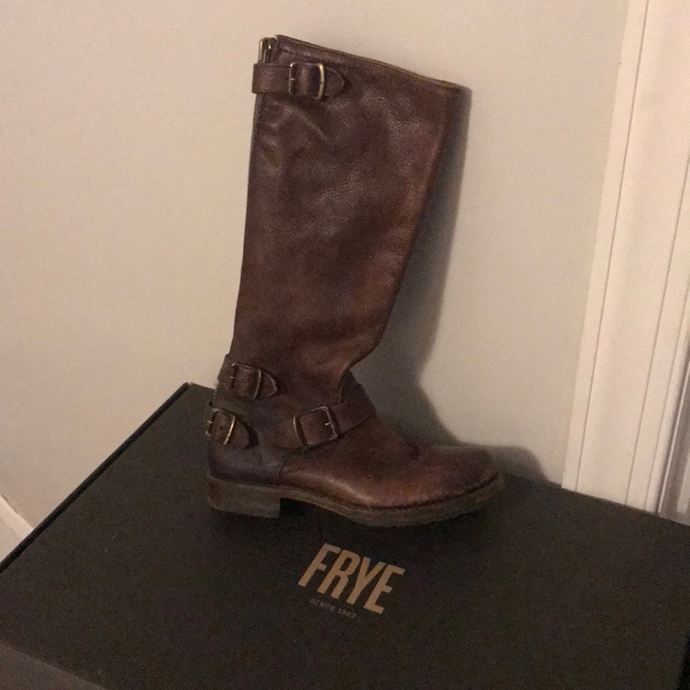 Brown Frye Veronica back zip boots size 7